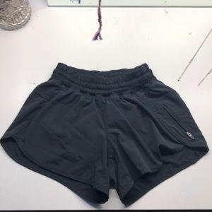 Lululemon tracker short size 4
